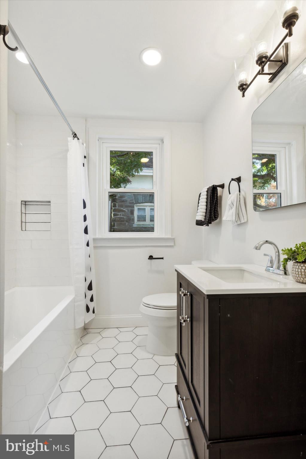 CHESTNUT HILL - Residential