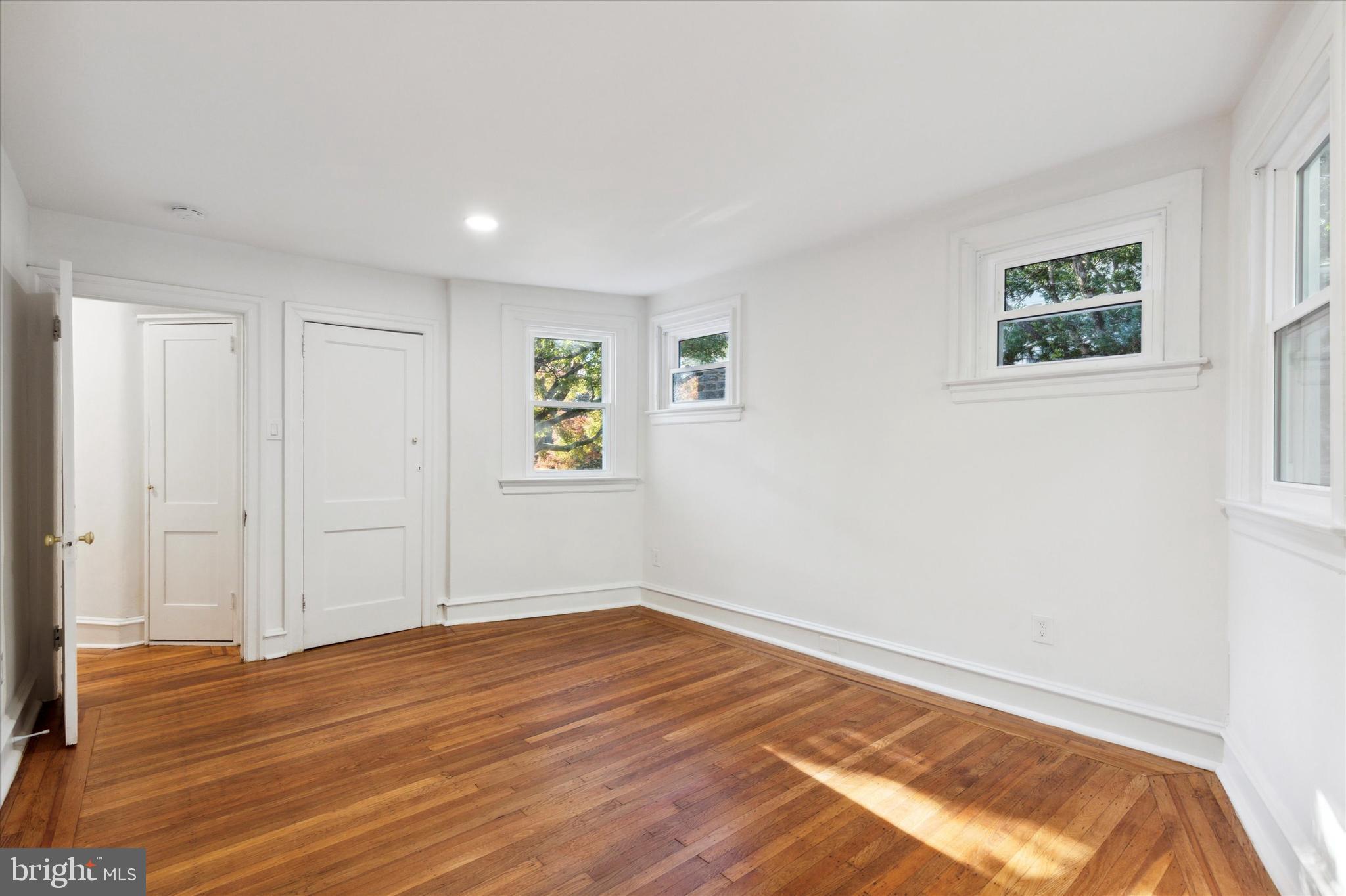 CHESTNUT HILL - Residential