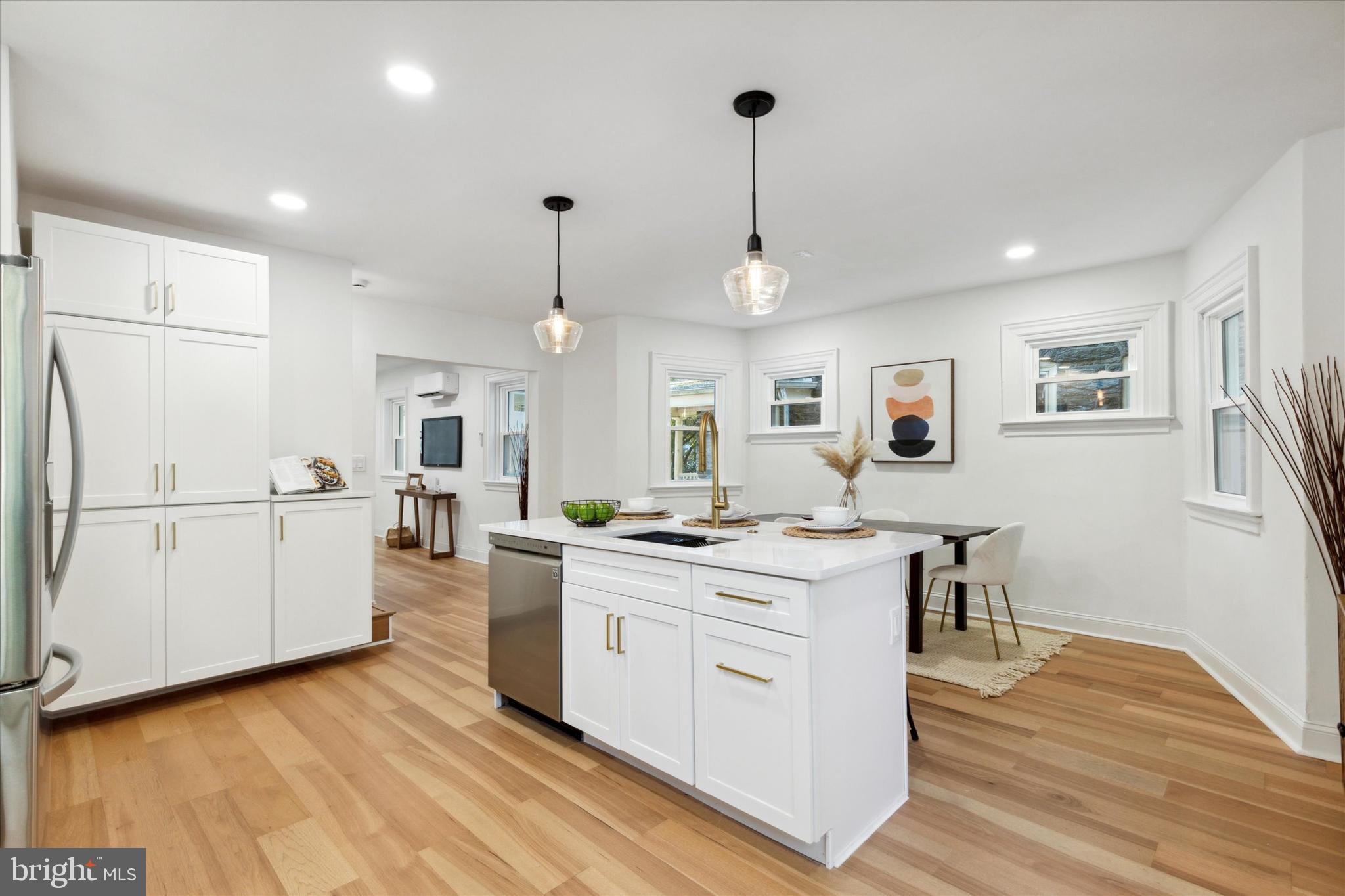 CHESTNUT HILL - Residential