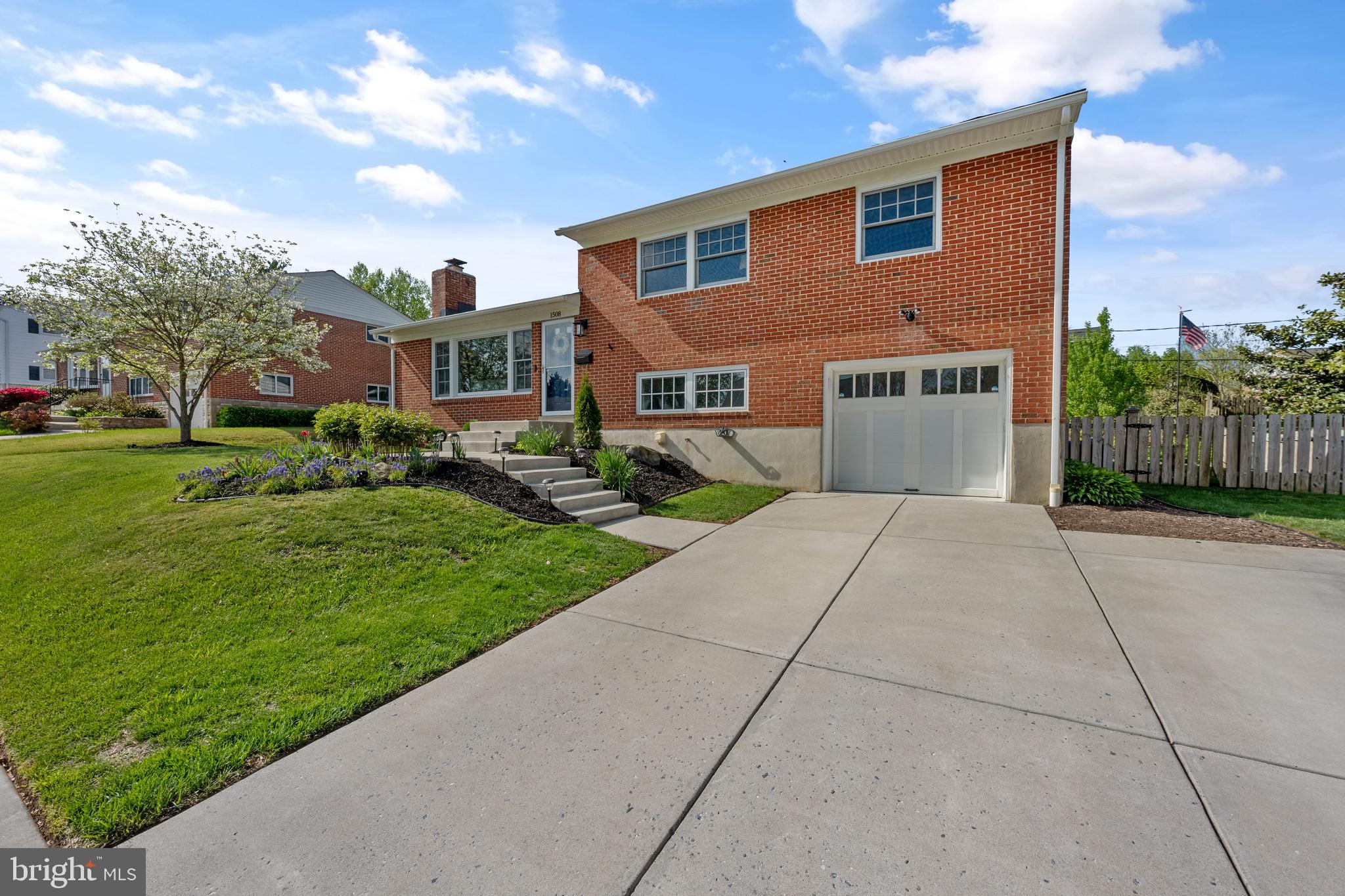 YORK MANOR - Residential