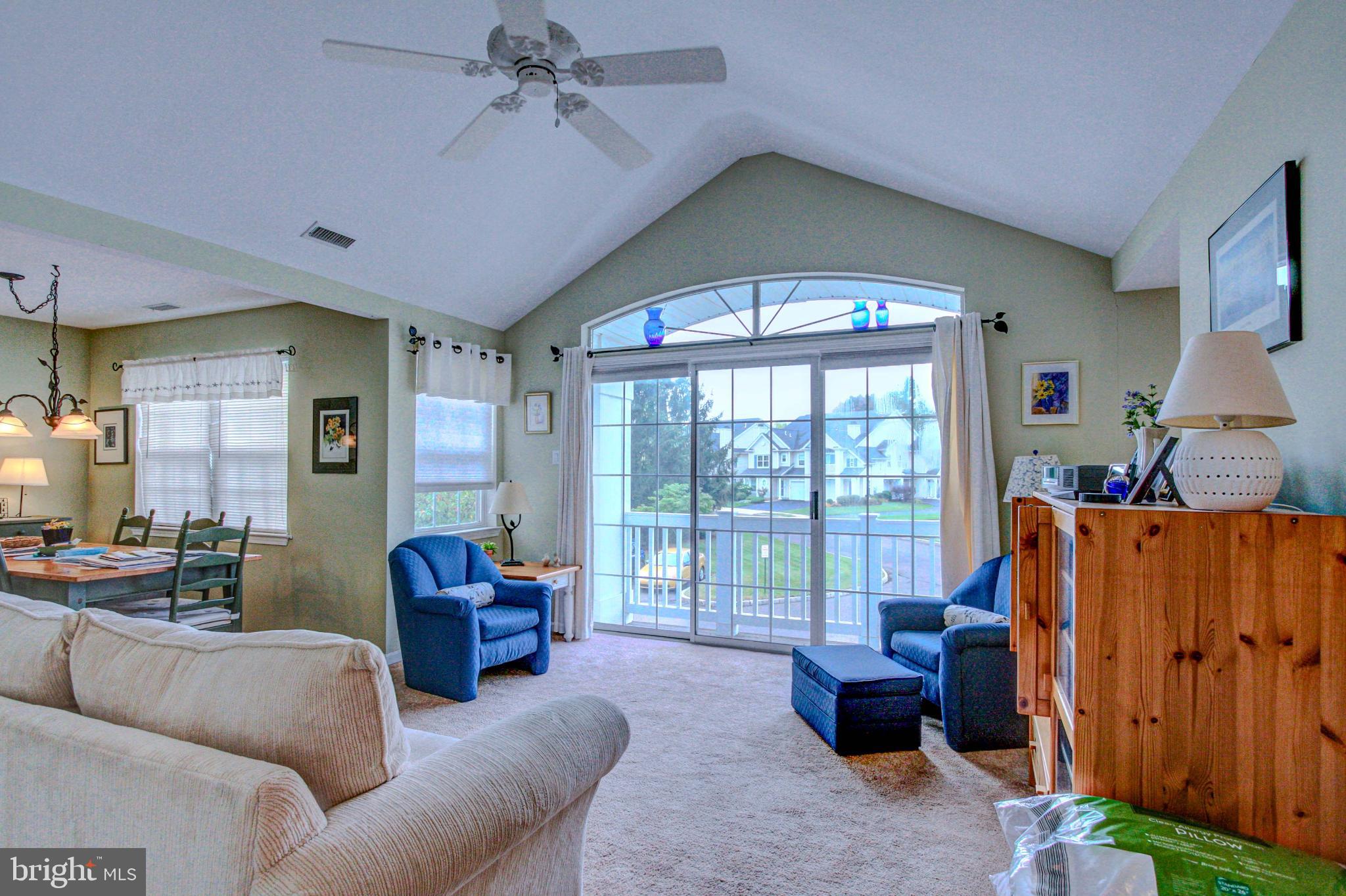 COUNTRY CROSSING - Residential