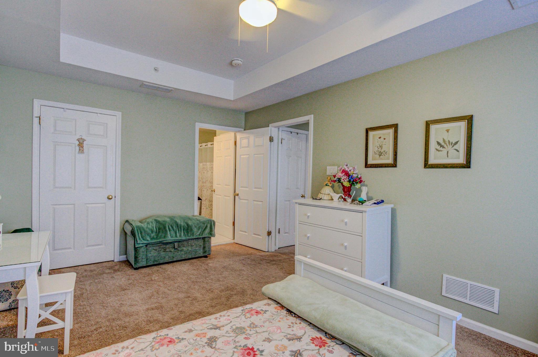 COUNTRY CROSSING - Residential