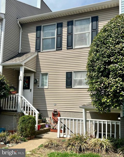 12 STONEWALL COURT MIDDLEBURG VA 20117