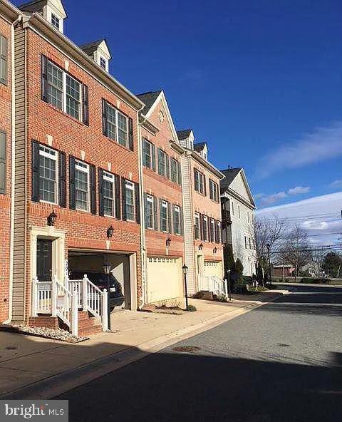 ORCHARD RUN TOWNHOUSE CONDOMINIUMS - Residential Lease