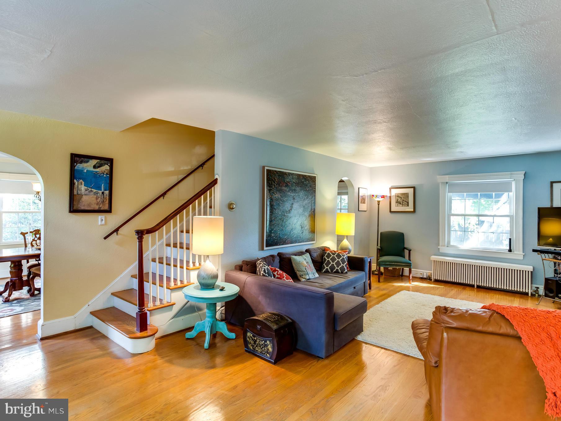 BELOW THE COLLEGE - Residential