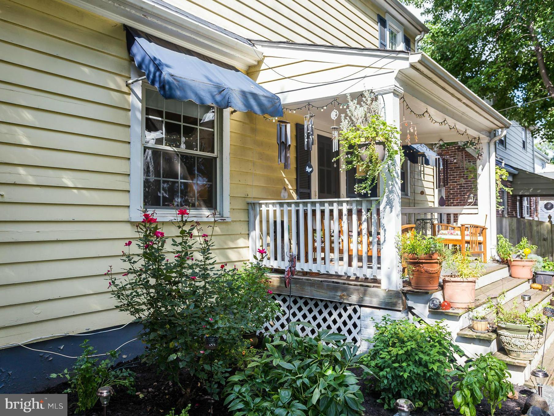 BELOW THE COLLEGE - Residential