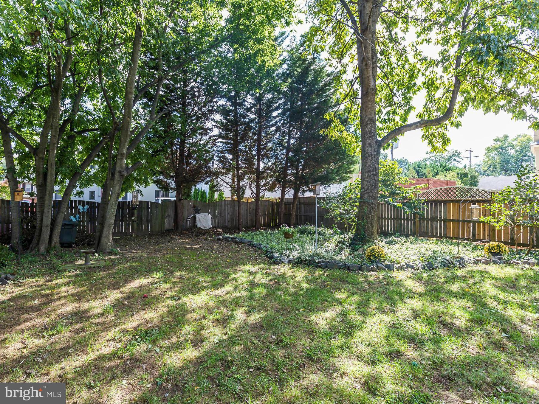 BELOW THE COLLEGE - Residential