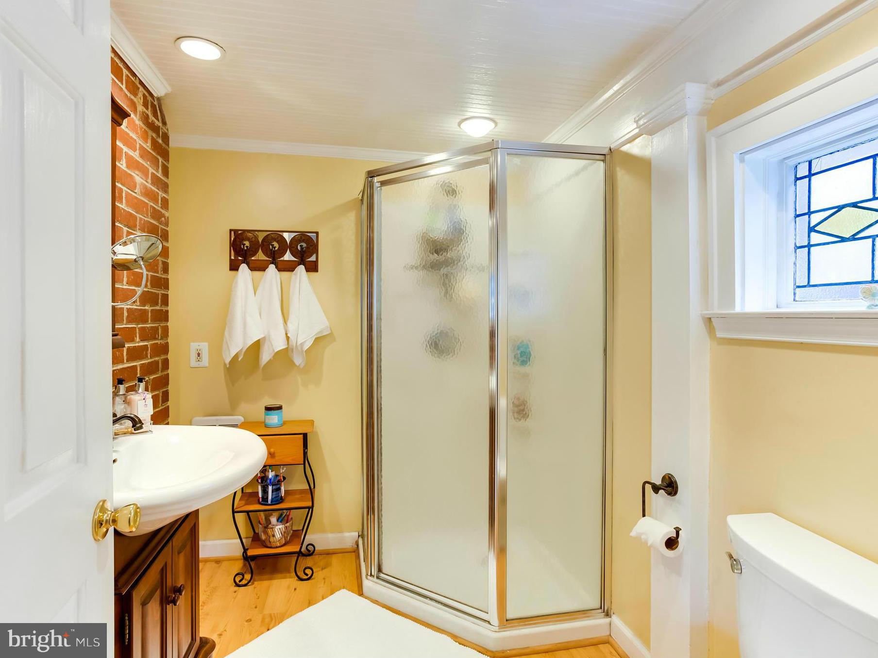 BELOW THE COLLEGE - Residential