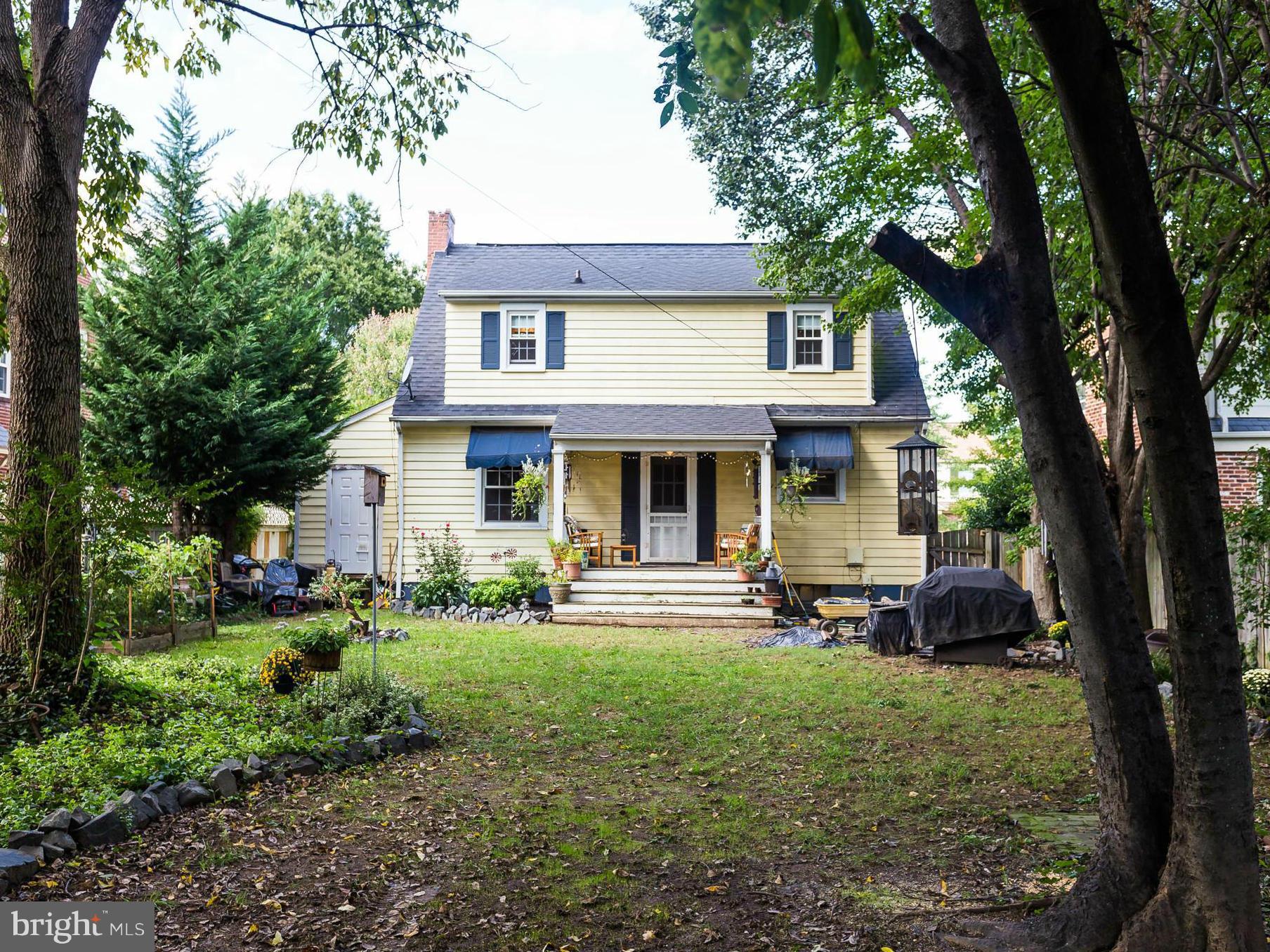 BELOW THE COLLEGE - Residential