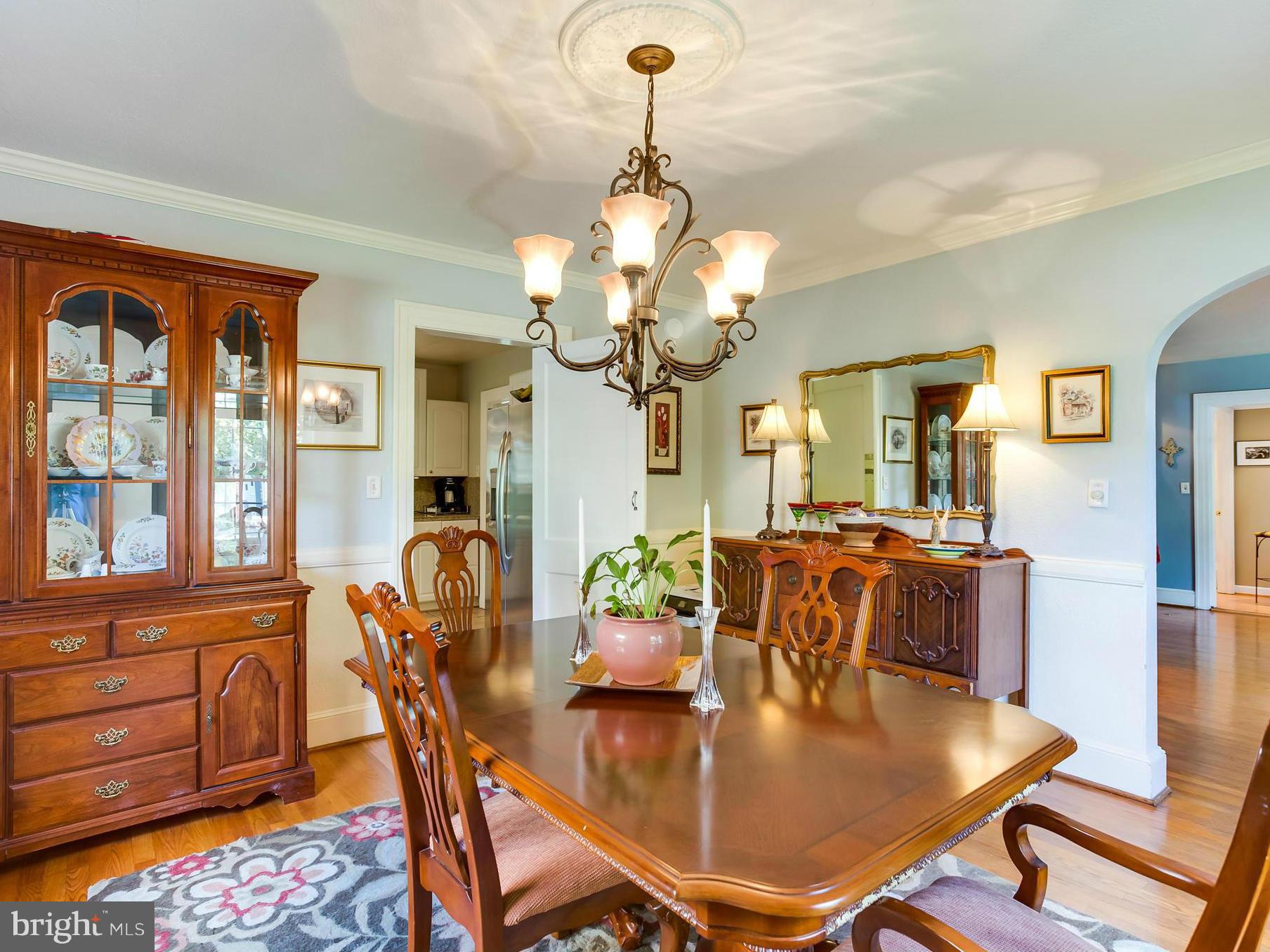 BELOW THE COLLEGE - Residential