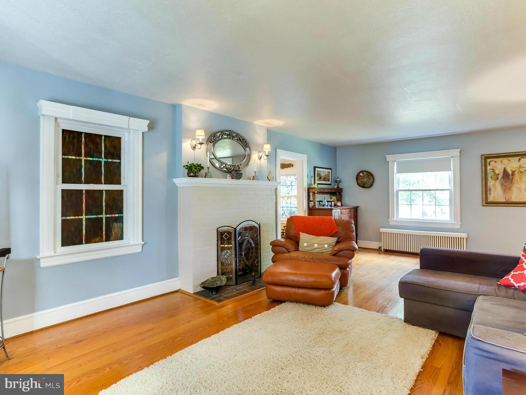 BELOW THE COLLEGE - Residential