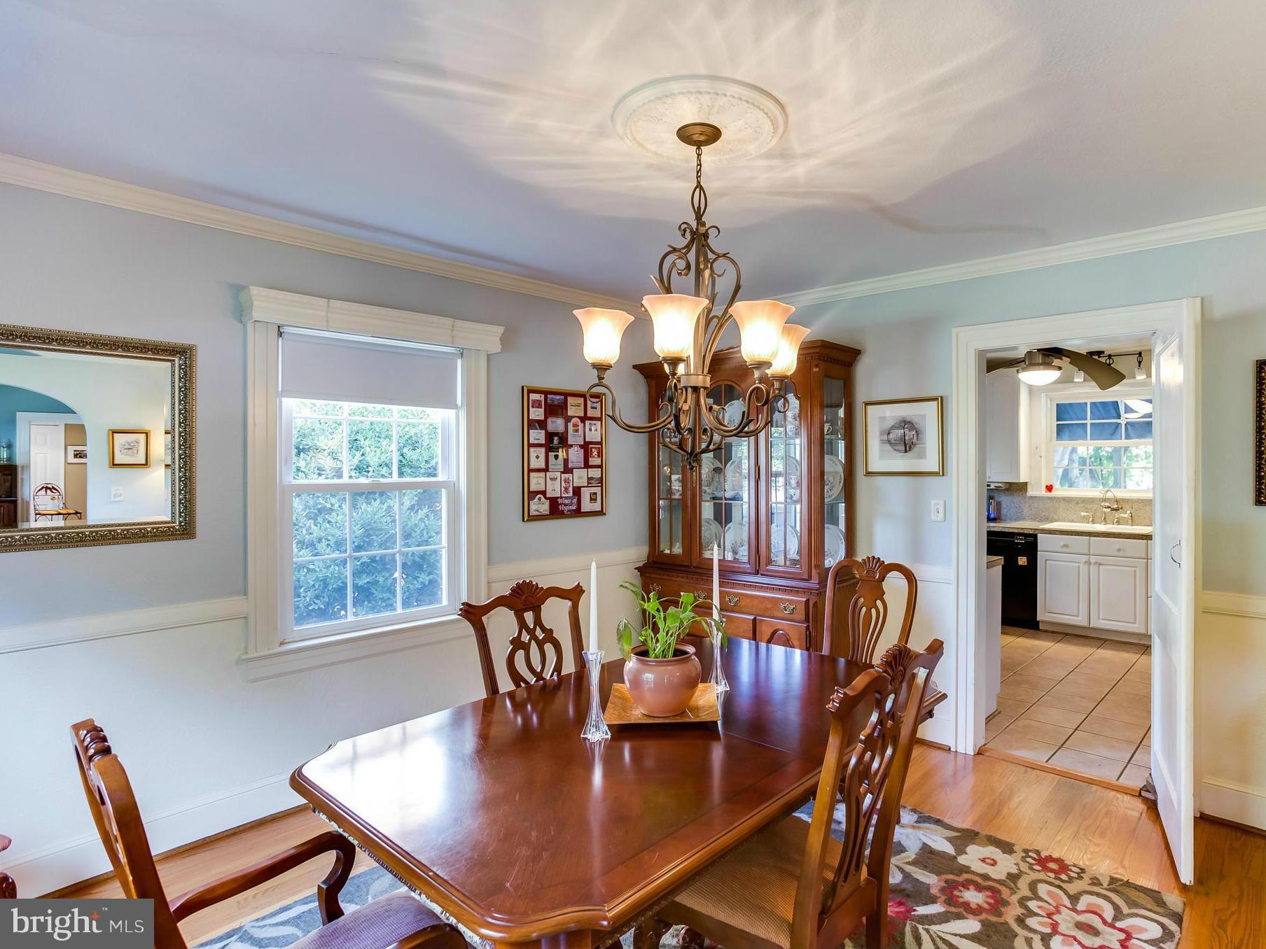 BELOW THE COLLEGE - Residential