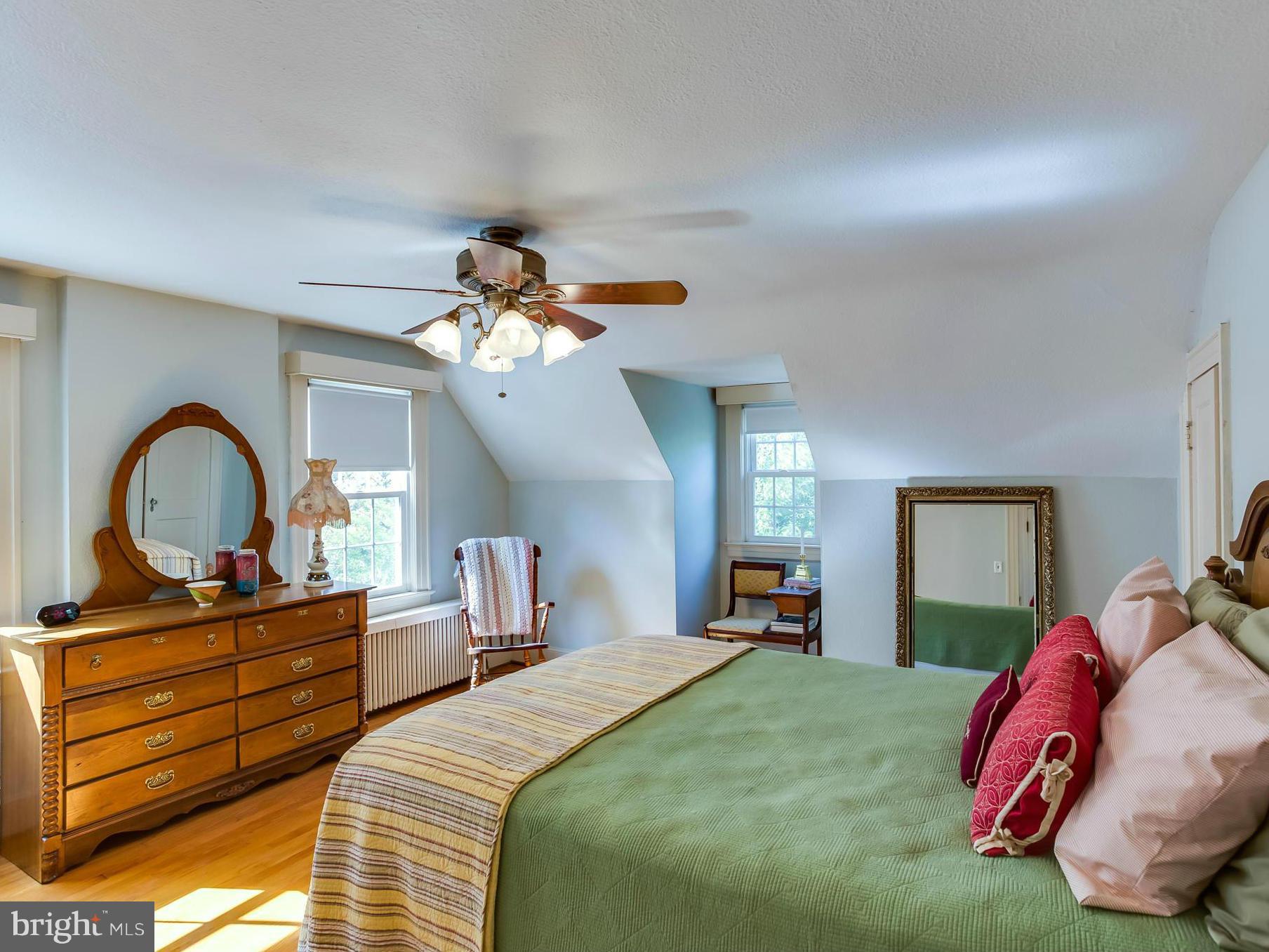 BELOW THE COLLEGE - Residential