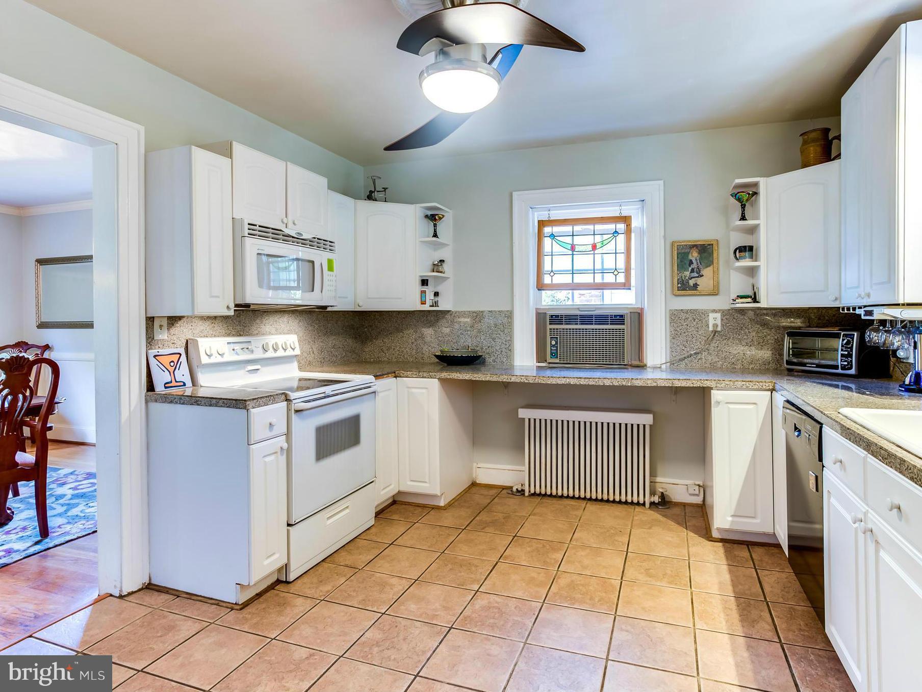 BELOW THE COLLEGE - Residential