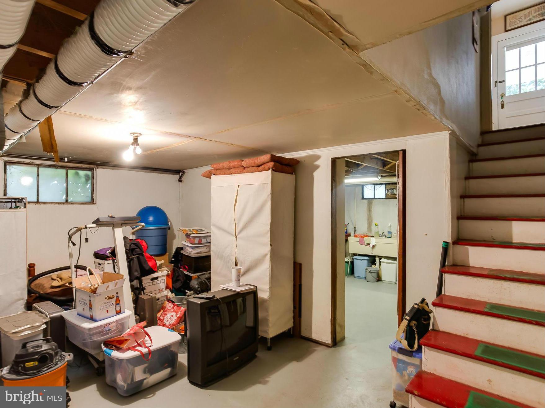 BELOW THE COLLEGE - Residential