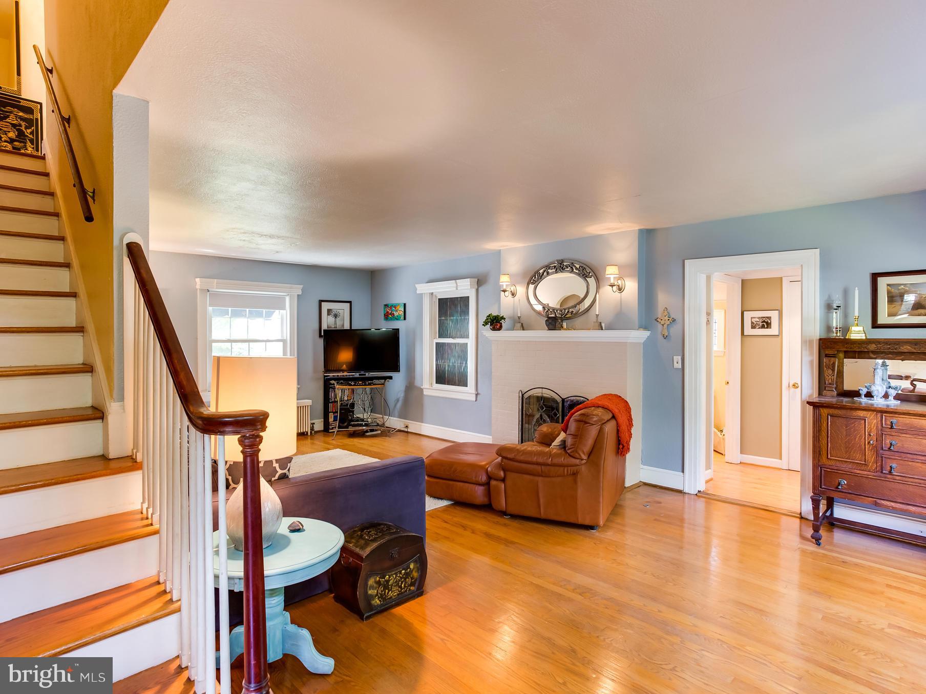 BELOW THE COLLEGE - Residential