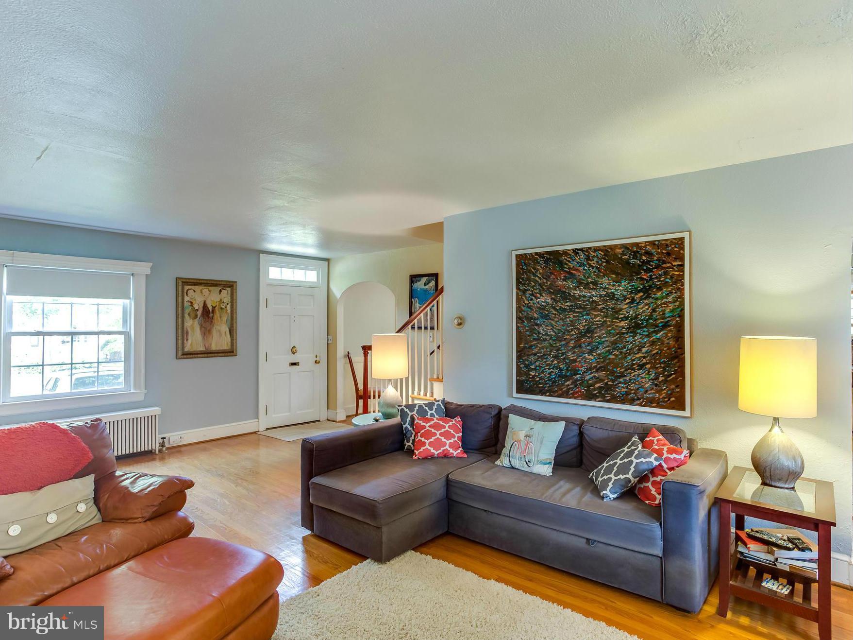 BELOW THE COLLEGE - Residential