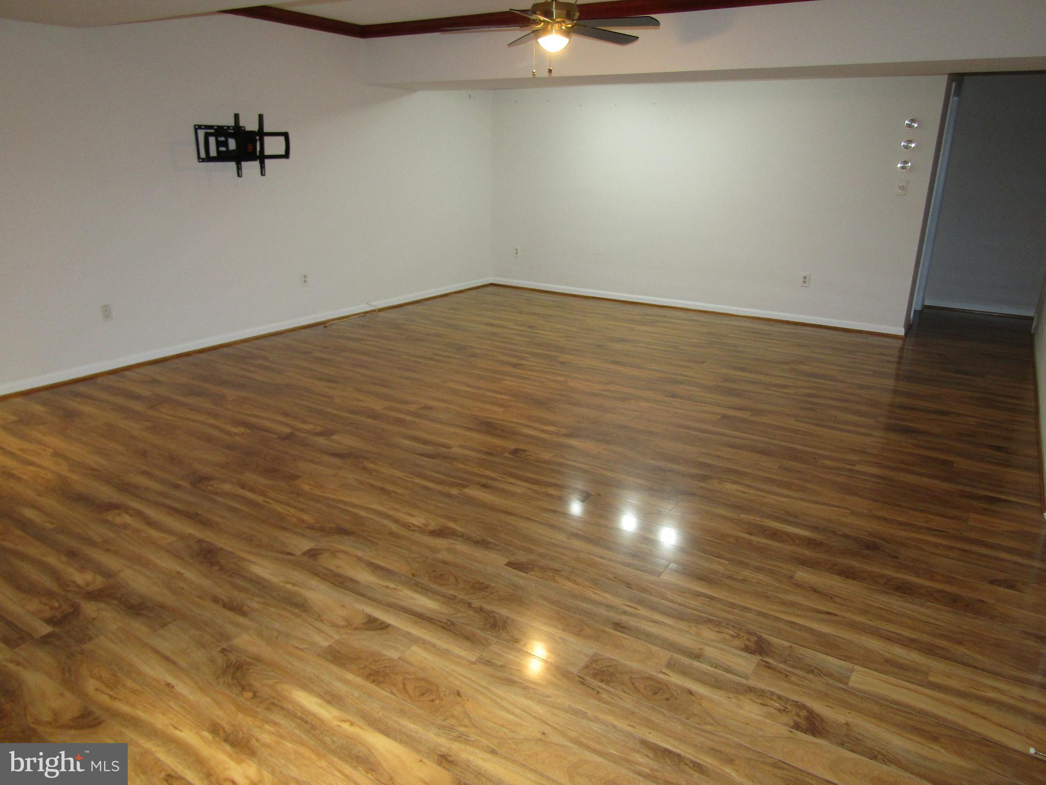 CENTREVILLE GREEN - Residential Lease