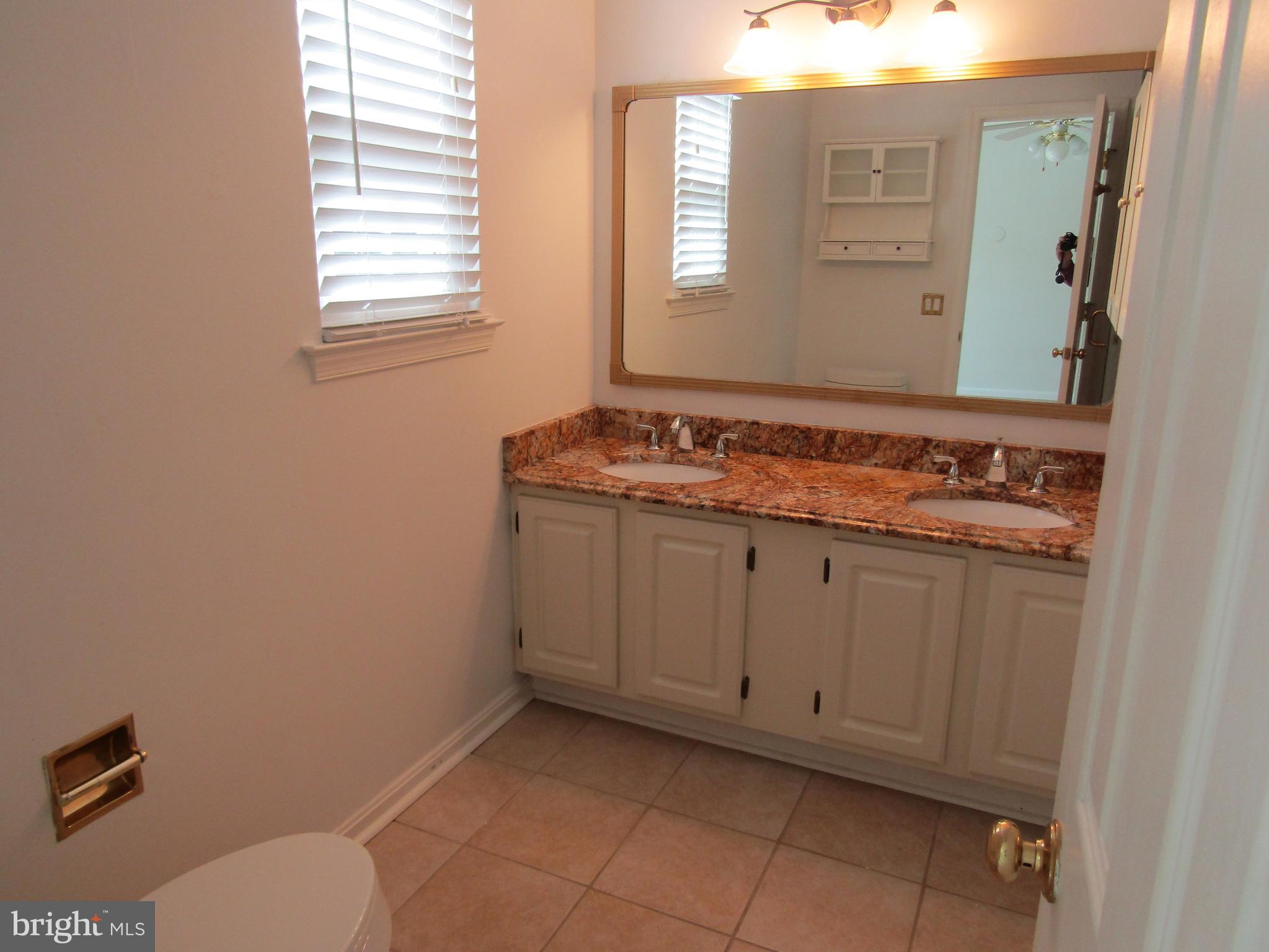 CENTREVILLE GREEN - Residential Lease