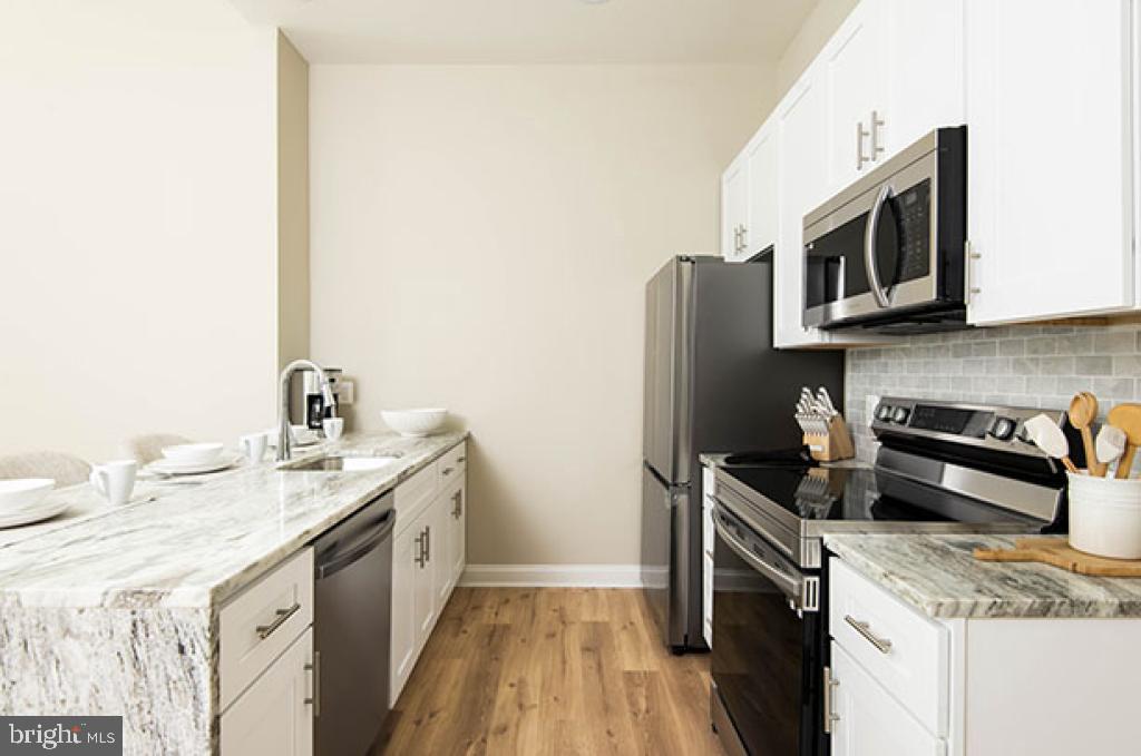 LOGAN SQUARE - Residential Lease