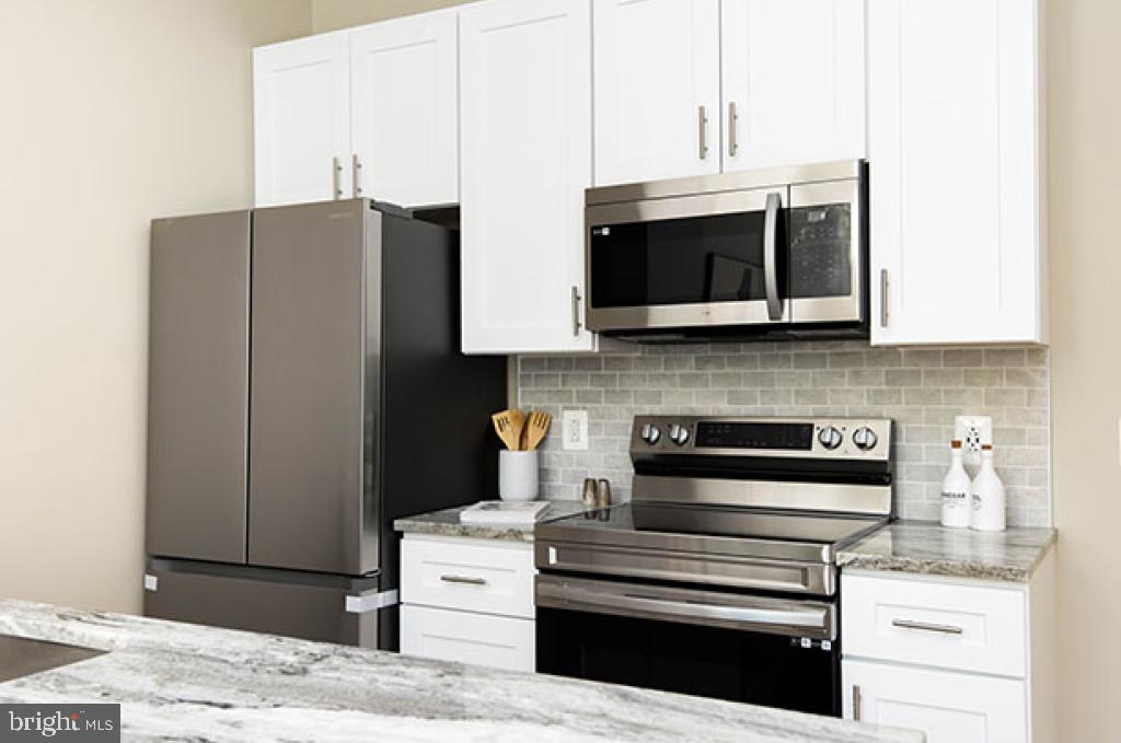 LOGAN SQUARE - Residential Lease