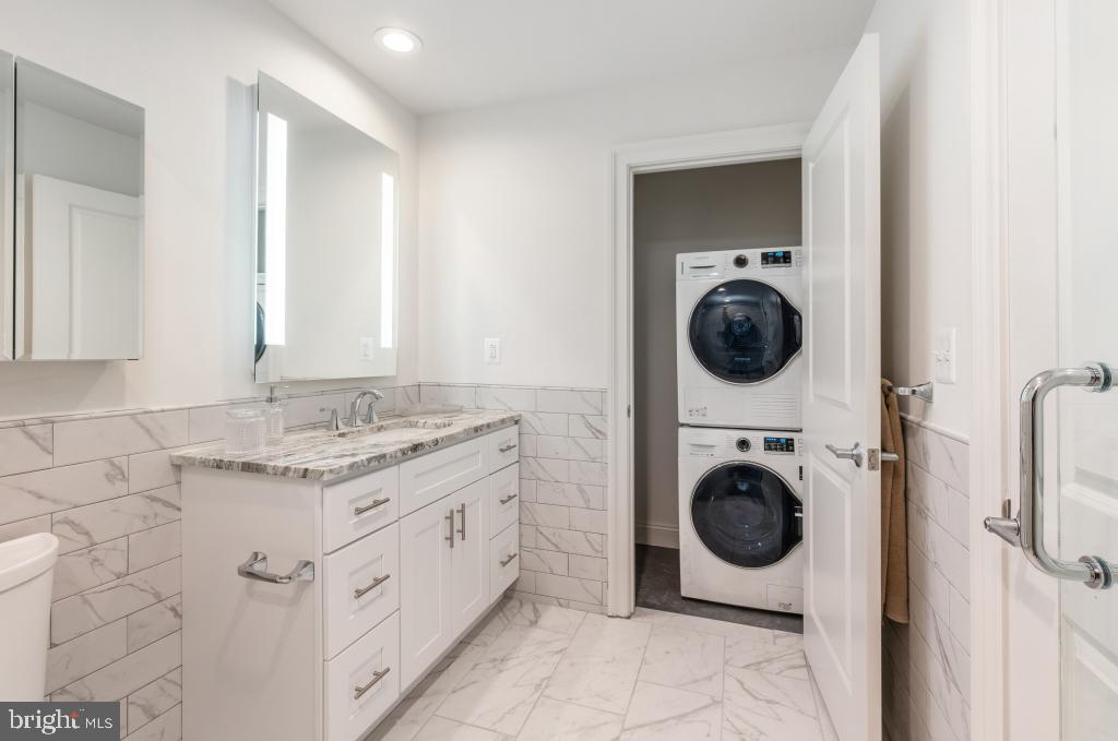 LOGAN SQUARE - Residential Lease
