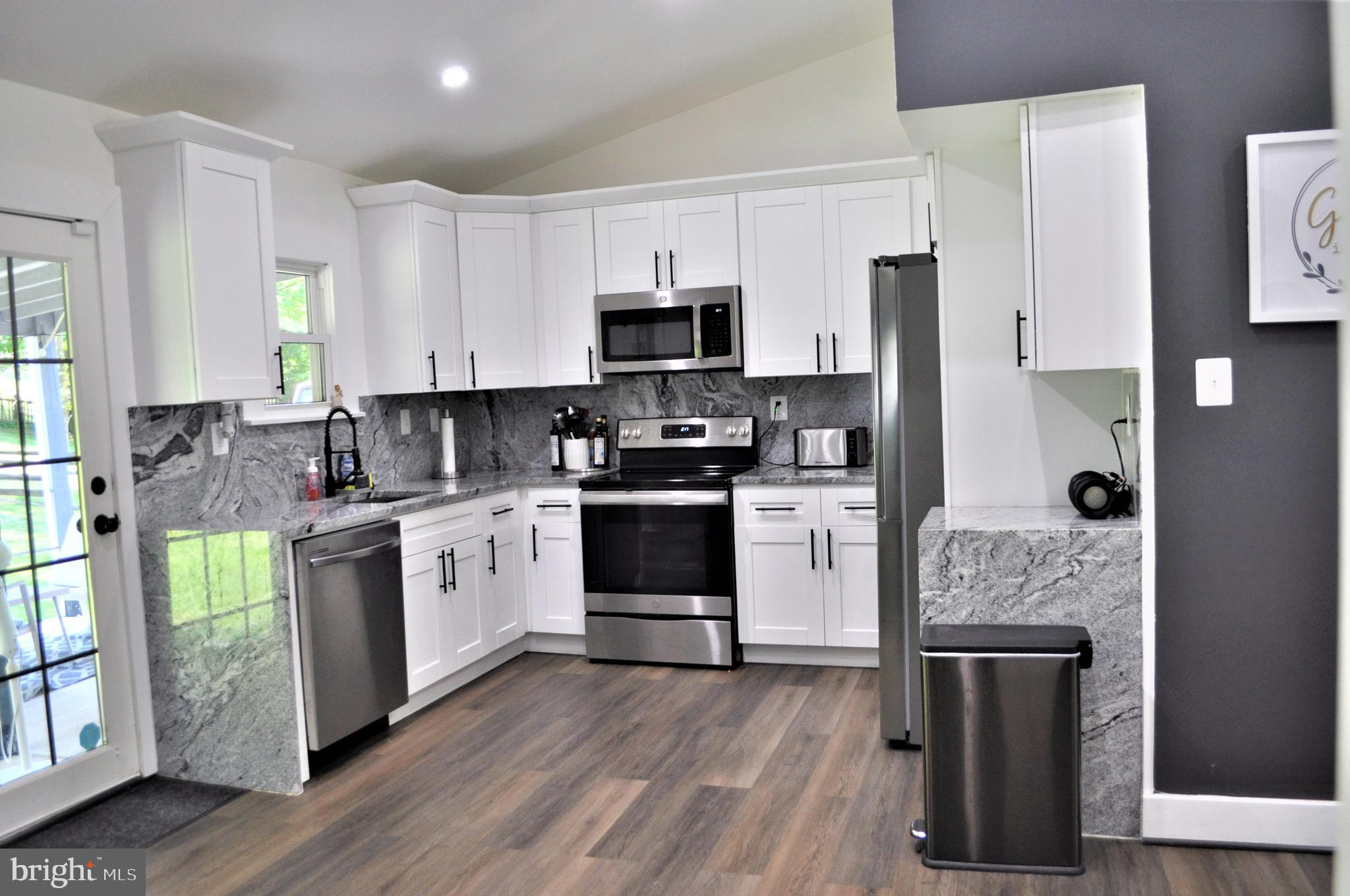 RAMBLING HILLS - Residential