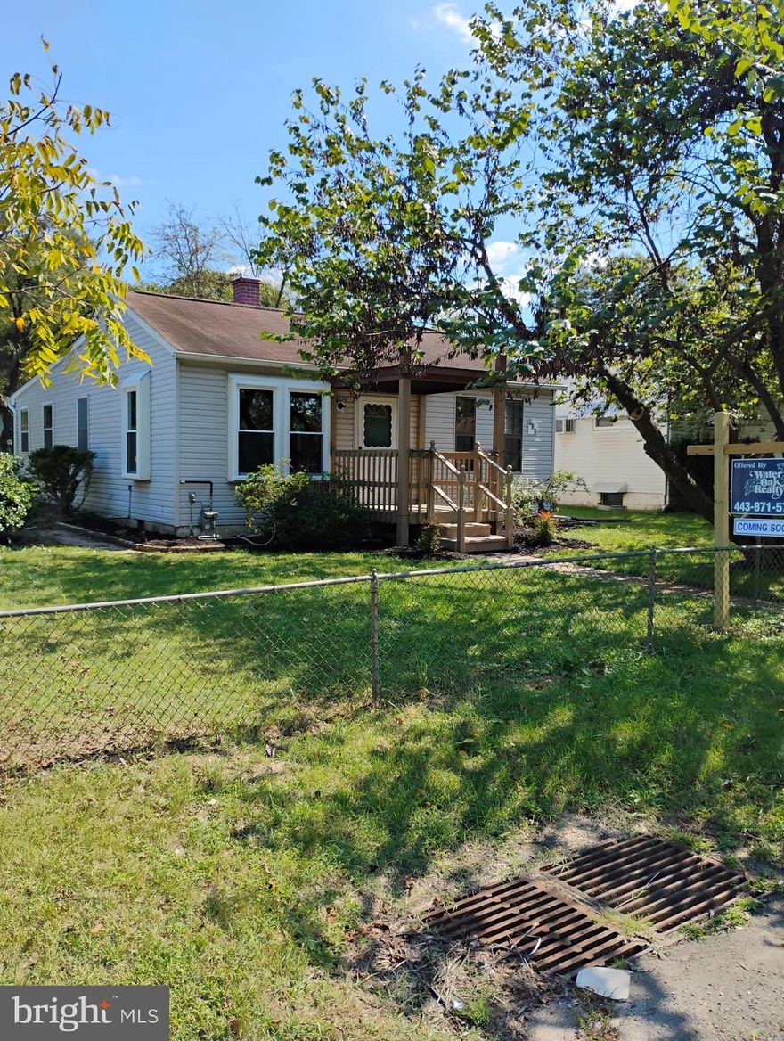 GREAT HOME IN QUIET NEIGHBORHOOD ACROSS FROM A CHURCH.  EVERYTHING ON ONE FLOOR.  DECK OFF  1ST BEDROOM WITH SLIDING CLASS DOORS.  NO STEPS AND NO RAILINGS ON GROUND LEVEL   LARGE LOT WITH SPACE FOR PLAYGROUND EQUIPMENT  OR A LARGE GARDEN.  WASHER AND DRYER CLOSET IS  BETWEEN THE KITCHEN AND THE 1ST  BEDROOM.  LANDSCAPED YARD WITH PLENTY OF OPPORTUNITIES TO PLANT AND INDIVIDUALIZE  THE LOT TO YOUR TASTE.  WINDOWS HAVE NEW MINIBLINDS.  THE SLIDING DOOR ALSO HAS  VERTICAL BLINDS.  THE CRAWL SPACE HAS AN INTERIOR ACCESS.   The offer that was working has been released,  SHOW AND SELL!!