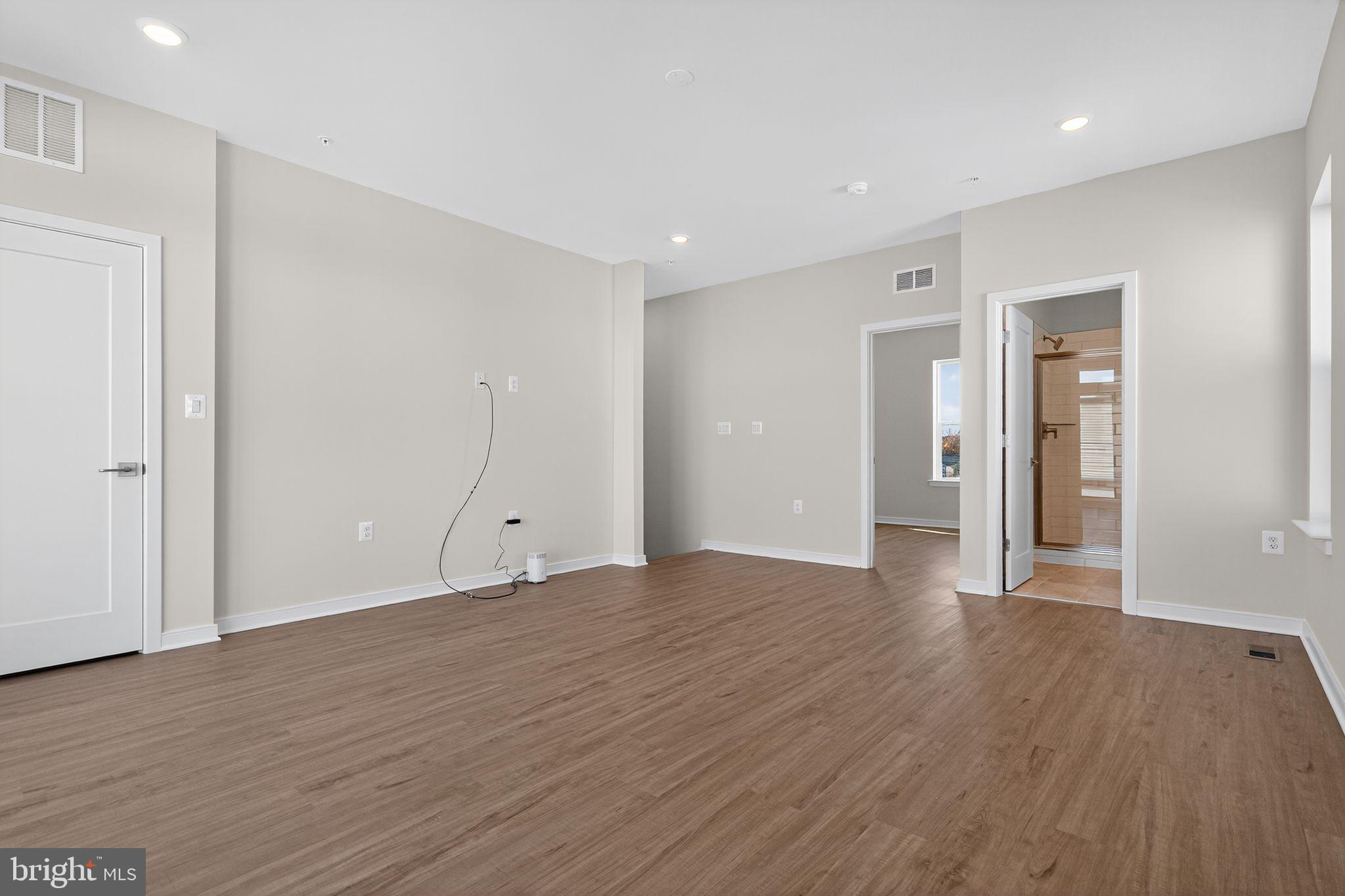 DOWNTOWN BRAMBLETON - Residential Lease