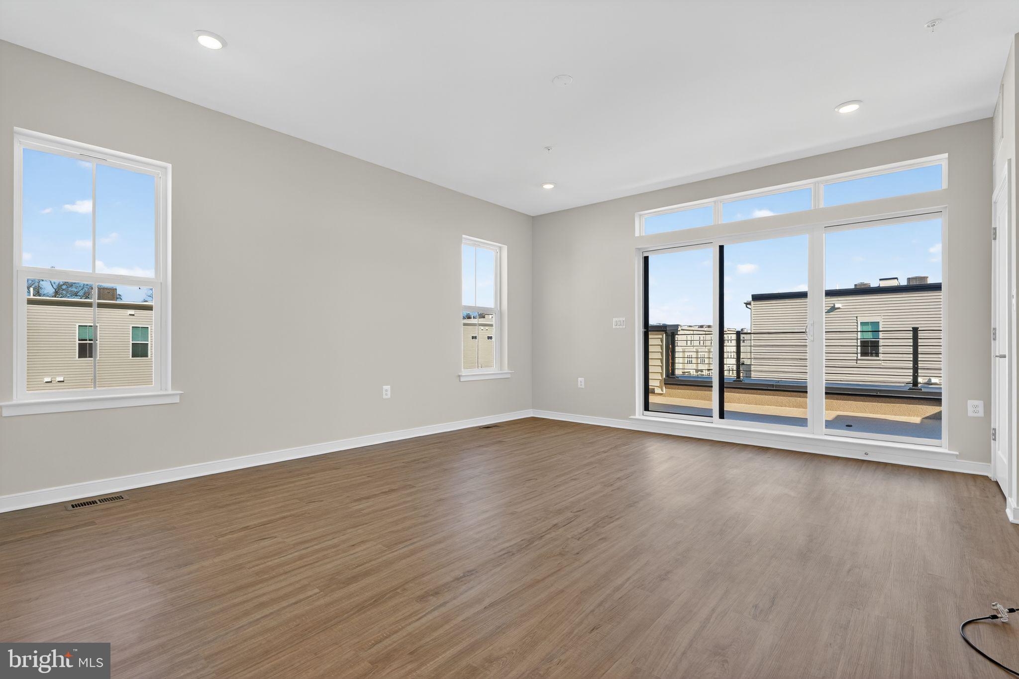 DOWNTOWN BRAMBLETON - Residential Lease