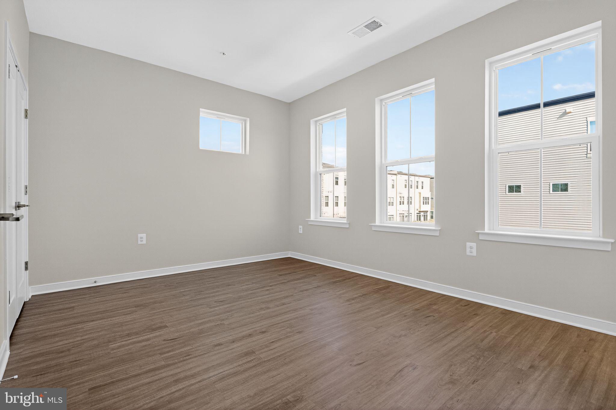 DOWNTOWN BRAMBLETON - Residential Lease