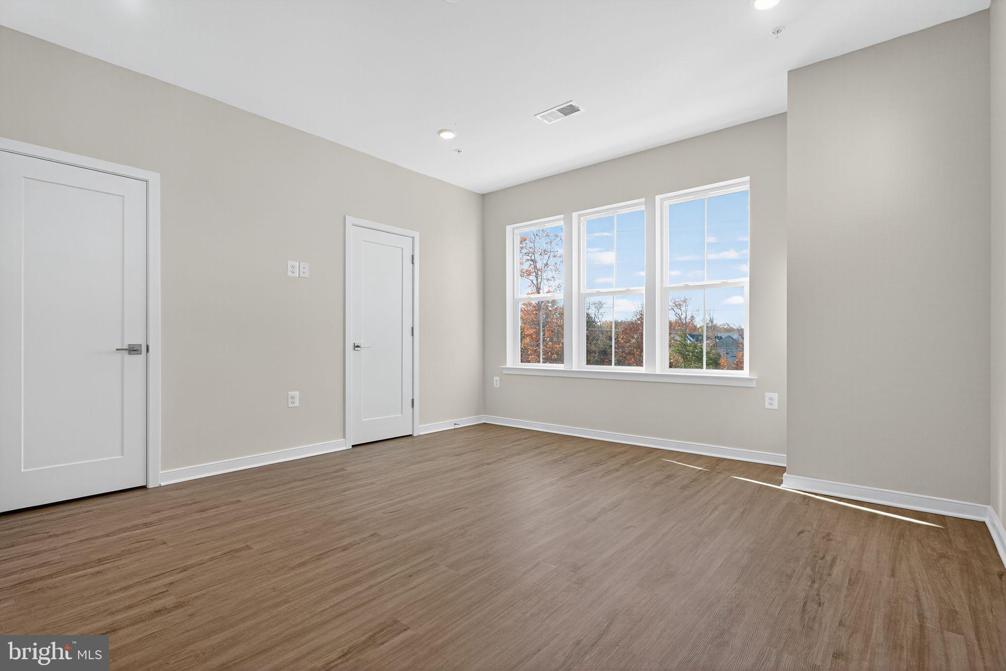 DOWNTOWN BRAMBLETON - Residential Lease