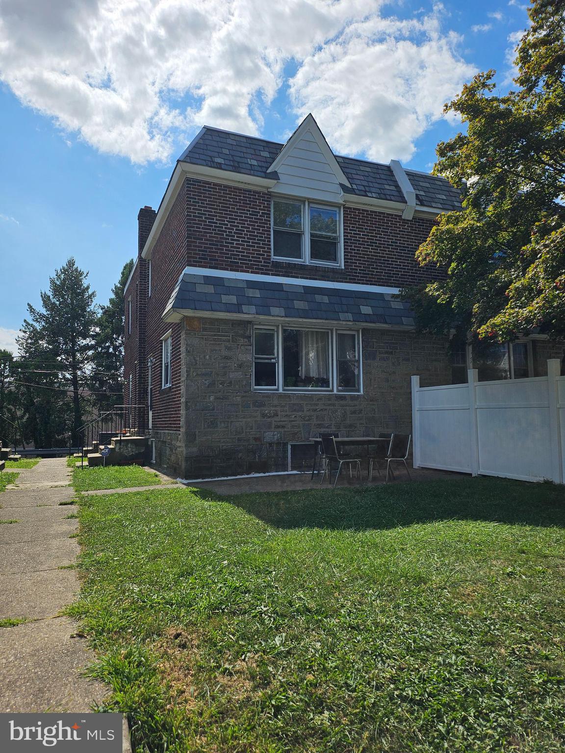 LAWNDALE - Residential