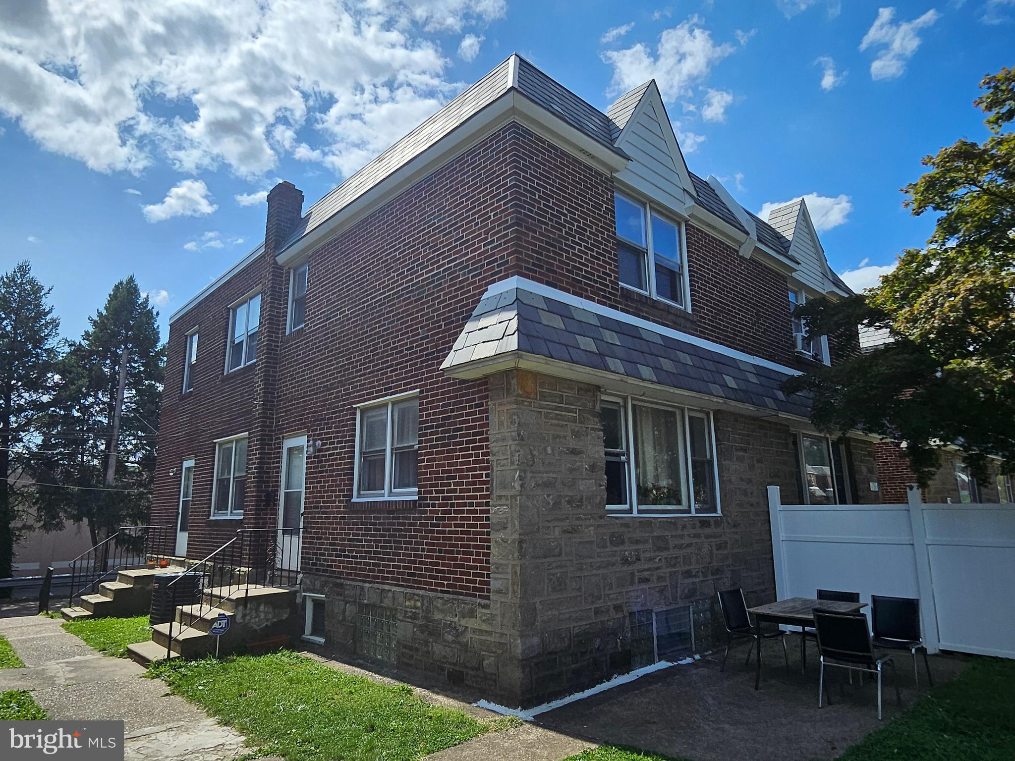 LAWNDALE - Residential