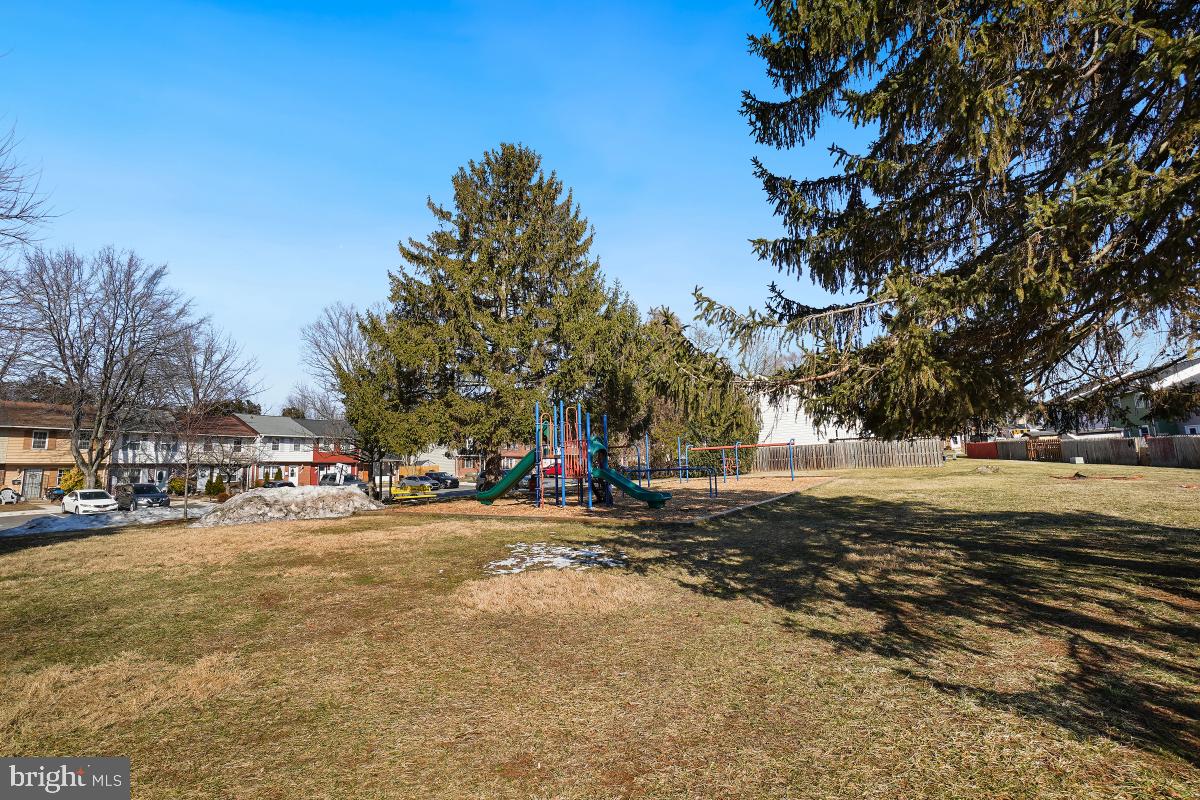 TOWNE CREST - Residential