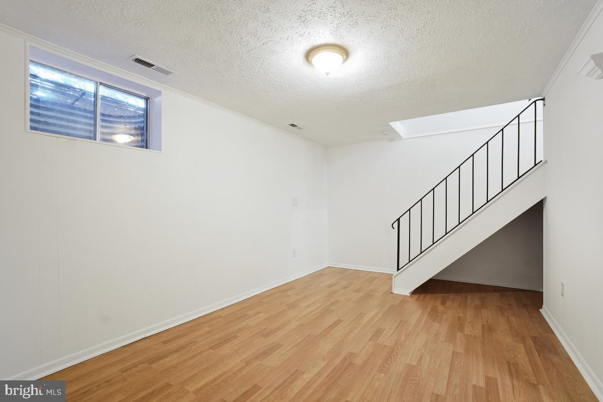 TOWNE CREST - Residential