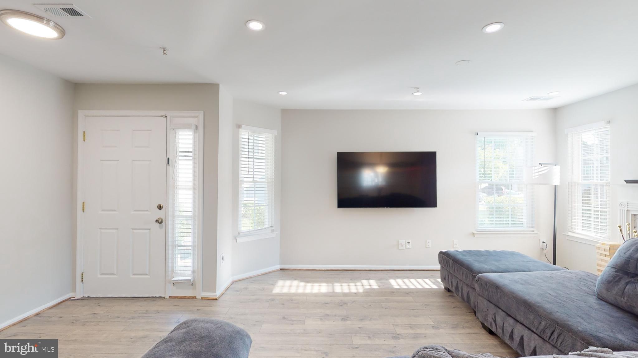 KINGS COUNCIL CONDO - Residential