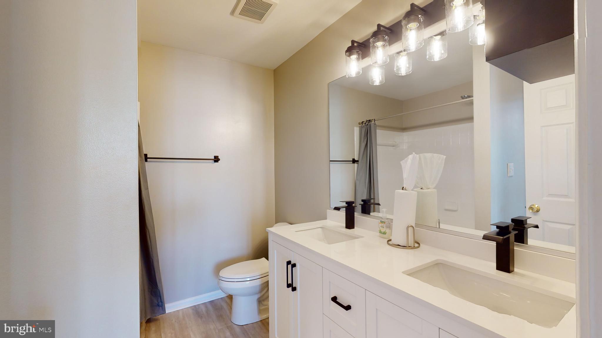 KINGS COUNCIL CONDO - Residential