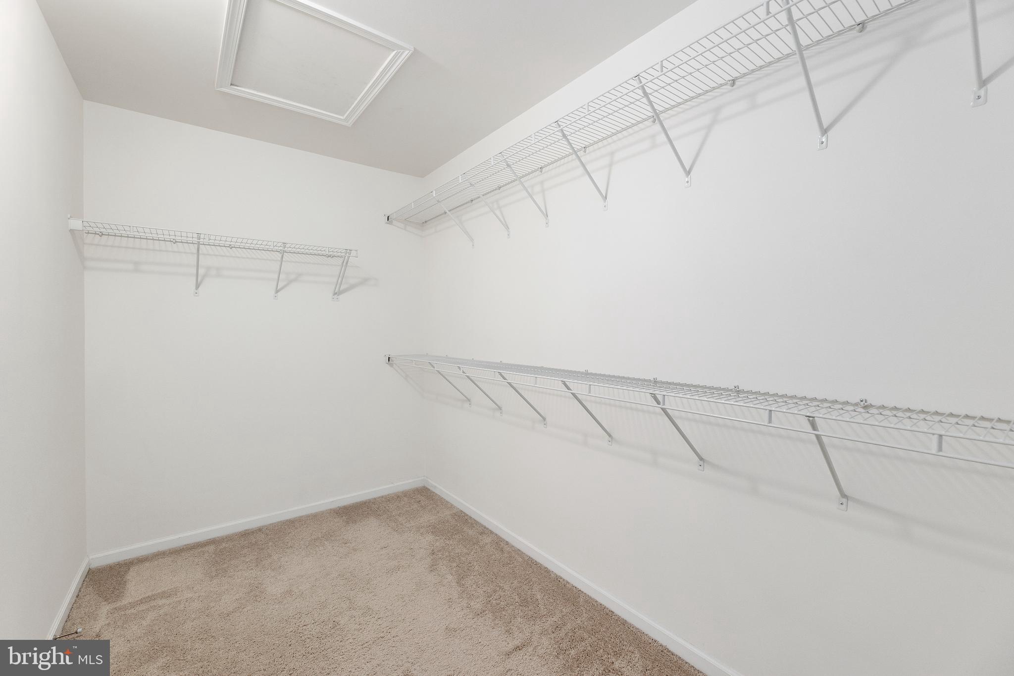 LOUDOUN VALLEY ESTATES 2 - Residential Lease