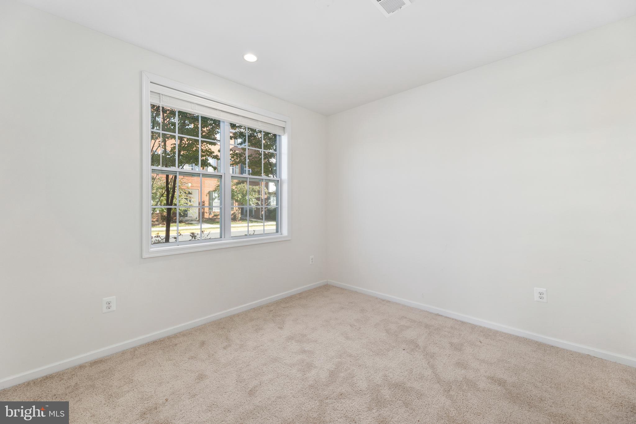 LOUDOUN VALLEY ESTATES 2 - Residential Lease