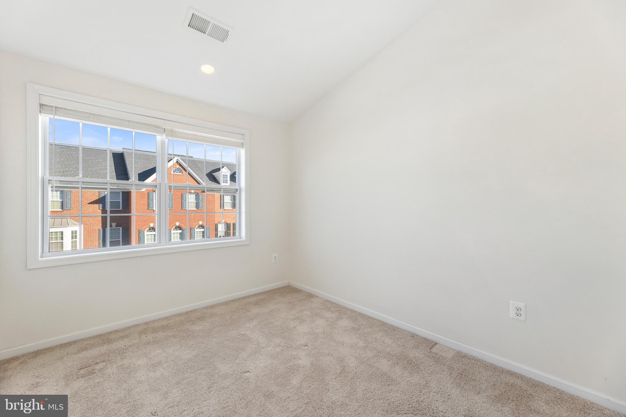 LOUDOUN VALLEY ESTATES 2 - Residential Lease