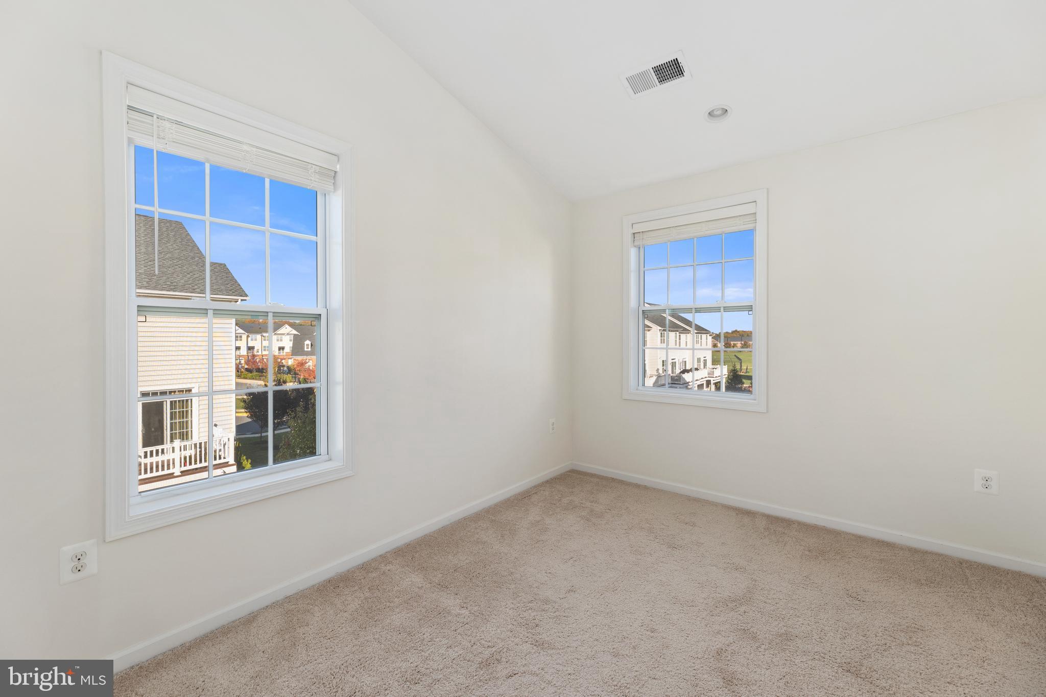 LOUDOUN VALLEY ESTATES 2 - Residential Lease