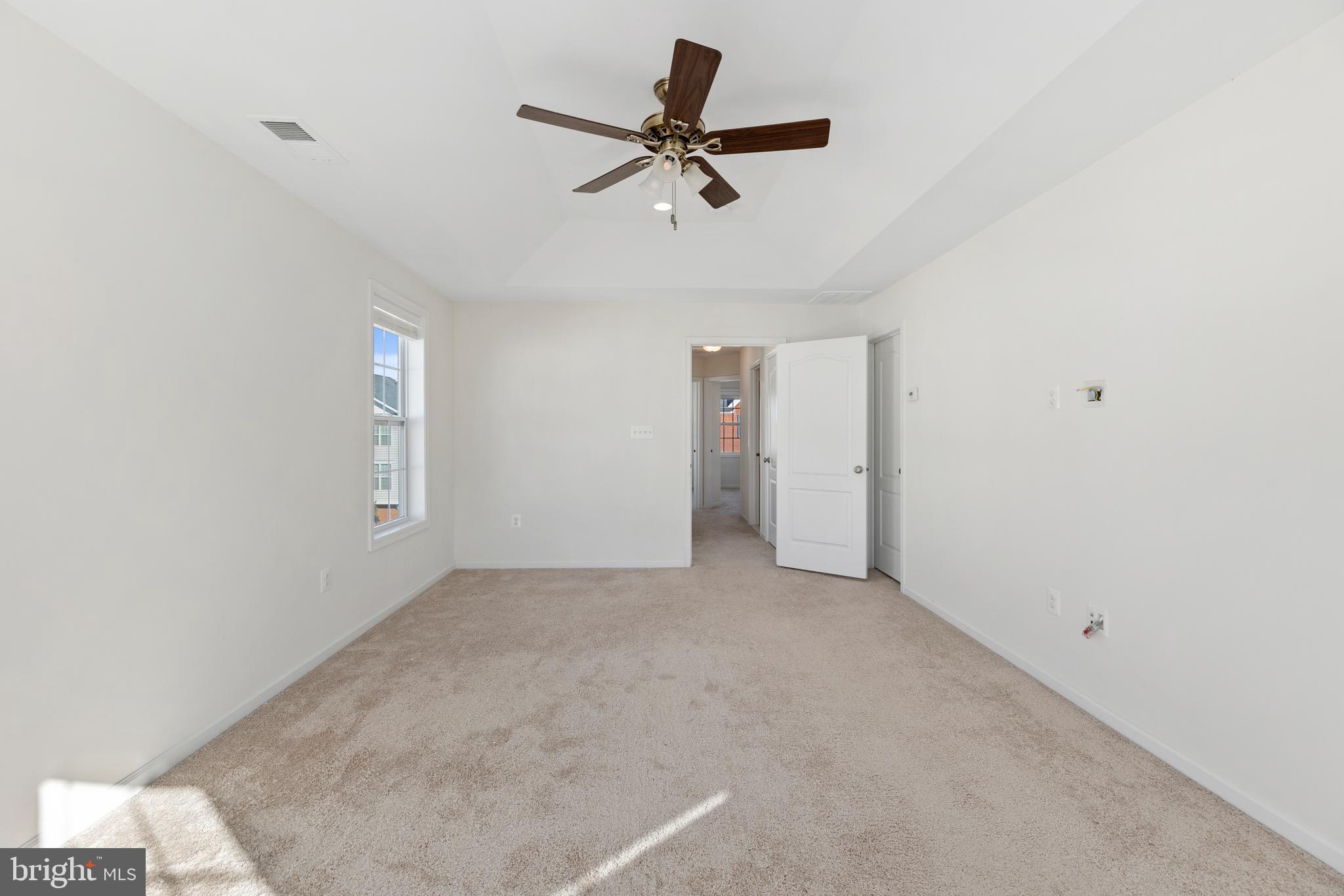 LOUDOUN VALLEY ESTATES 2 - Residential Lease