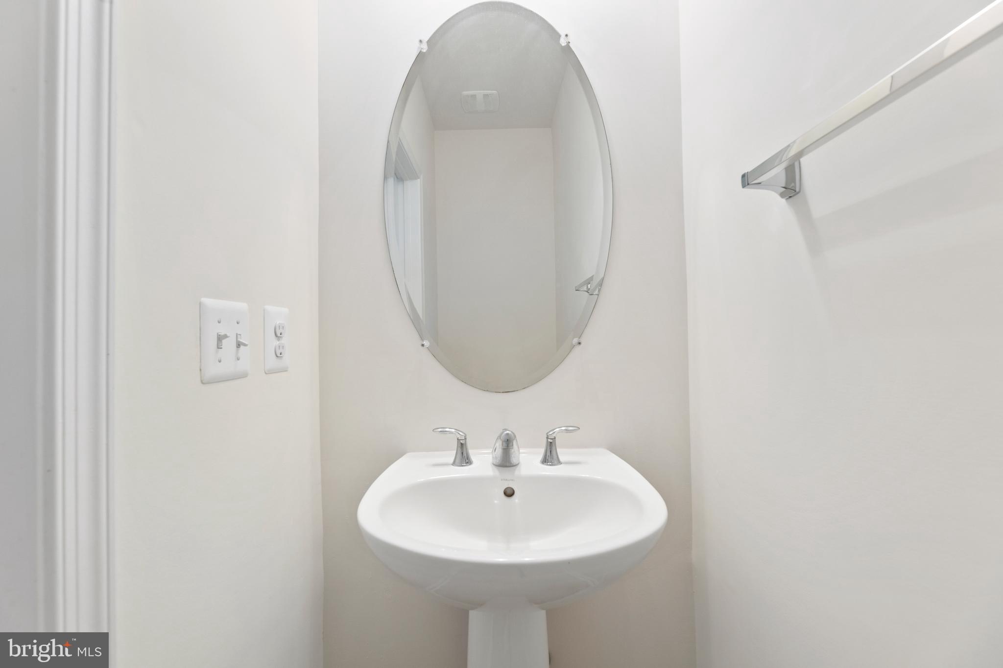 LOUDOUN VALLEY ESTATES 2 - Residential Lease