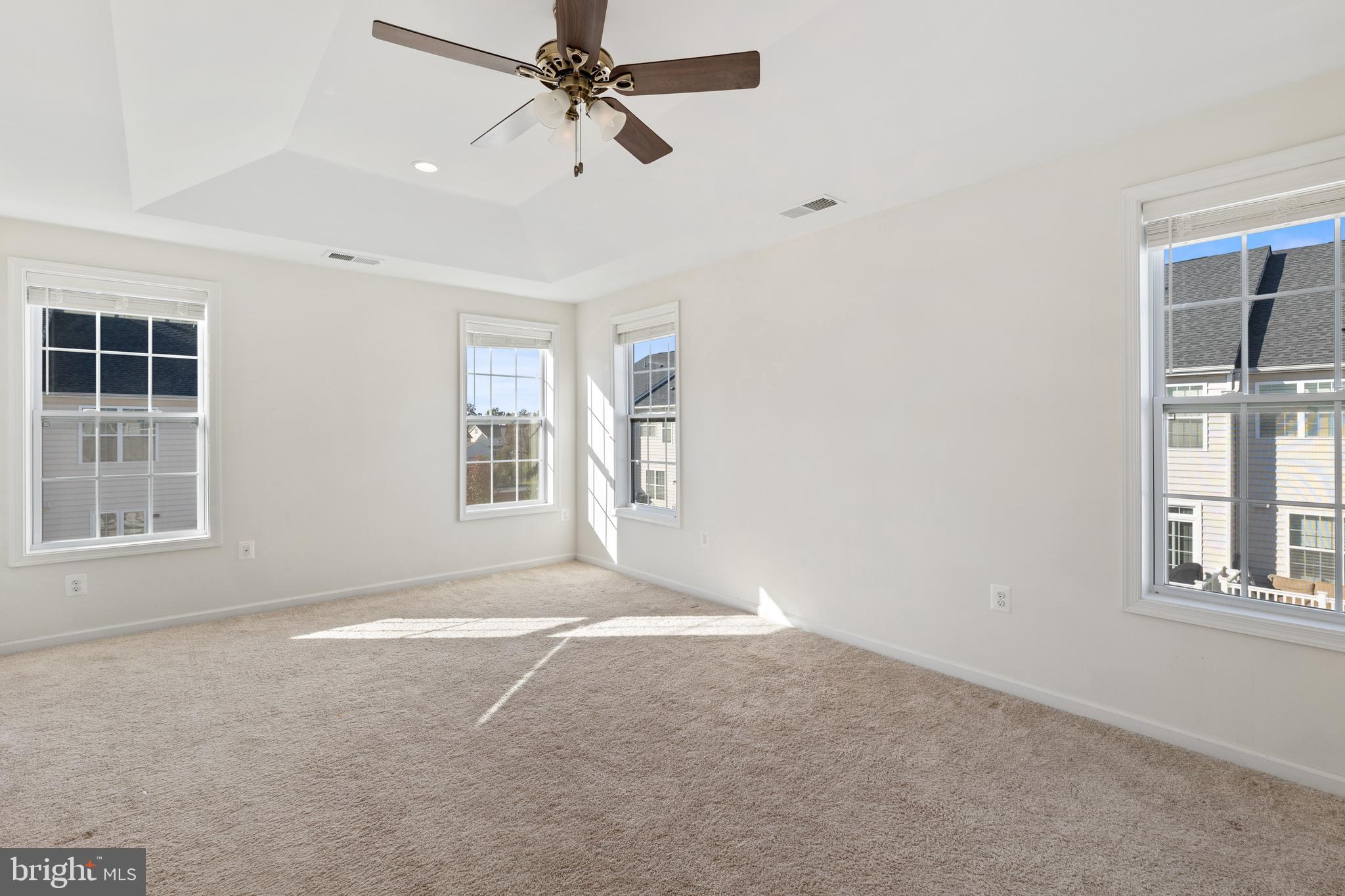 LOUDOUN VALLEY ESTATES 2 - Residential Lease