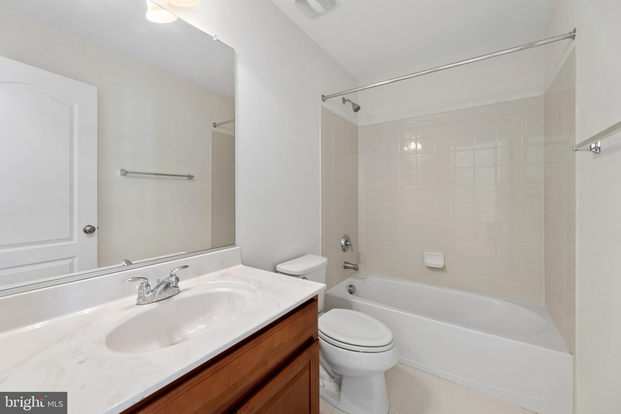 LOUDOUN VALLEY ESTATES 2 - Residential Lease