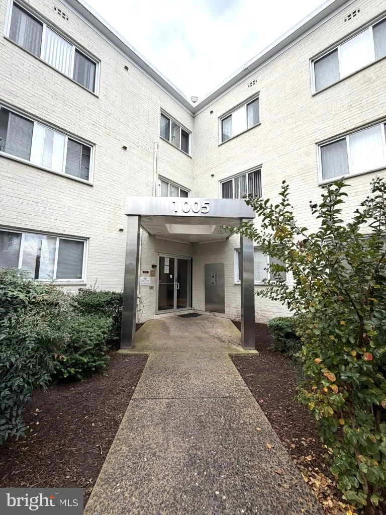 1005 Chillum Road Unit 220