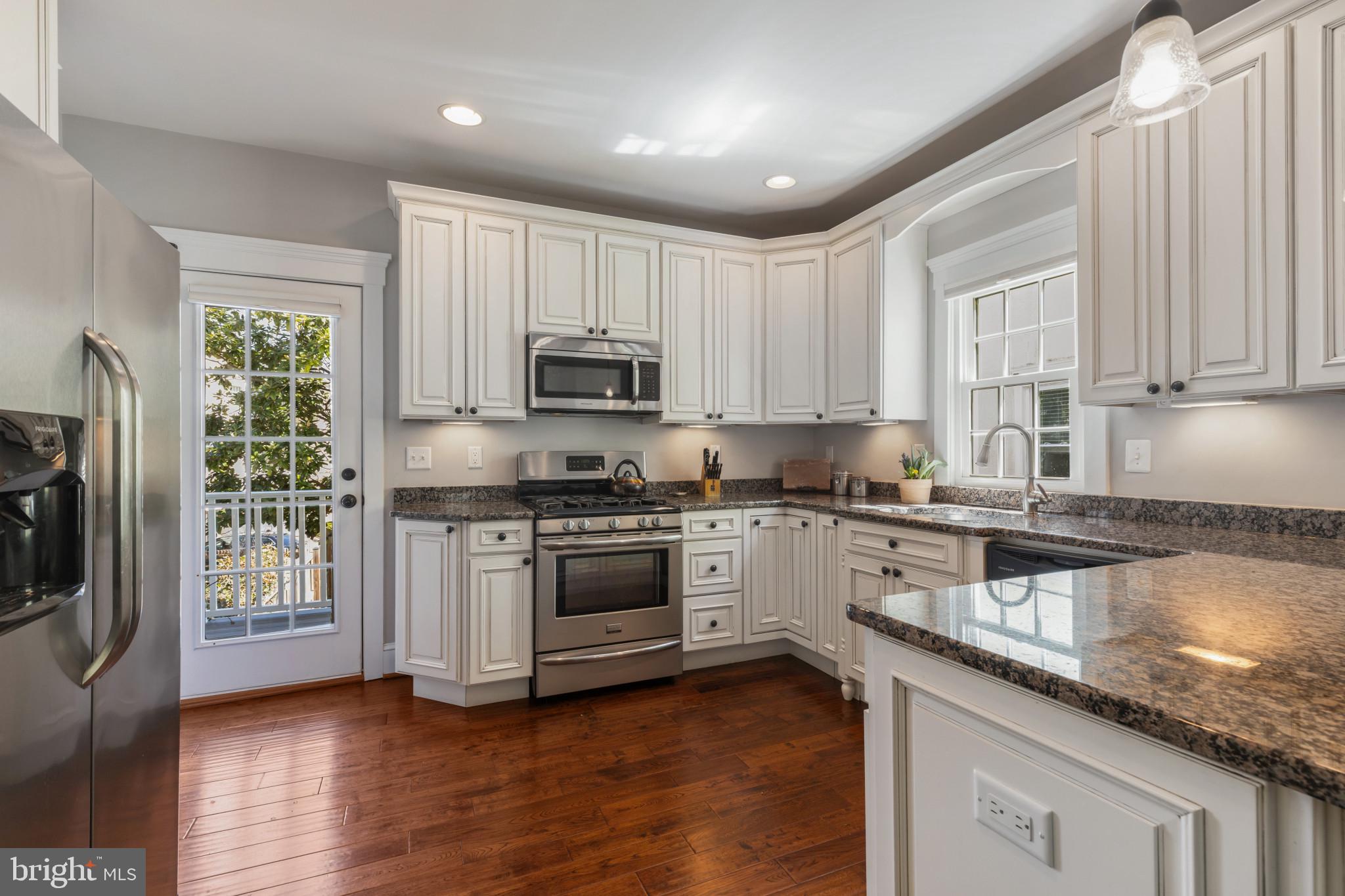 MURRAY HILL - Residential