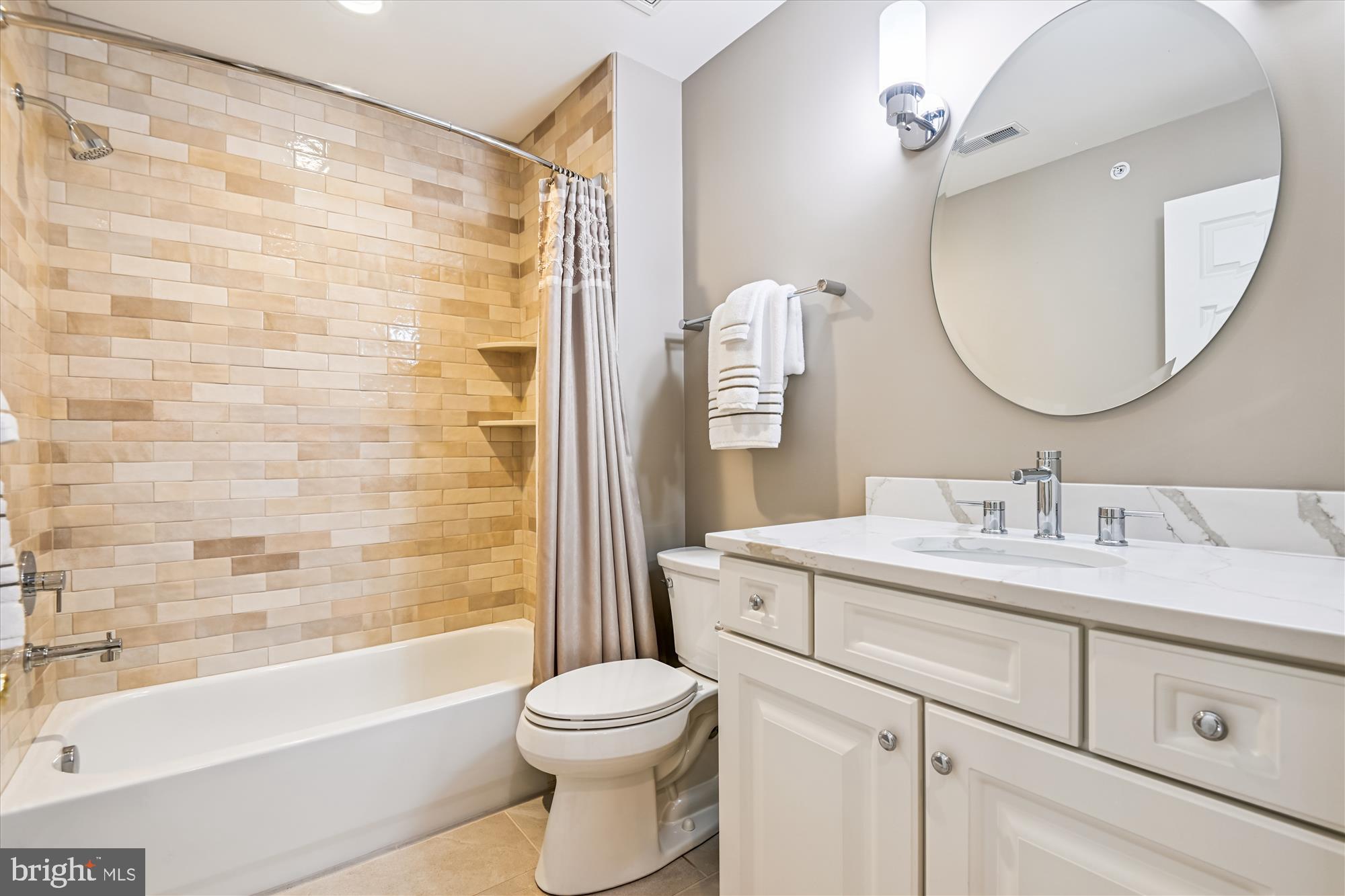 DUNLOY TOWNHOME - Residential