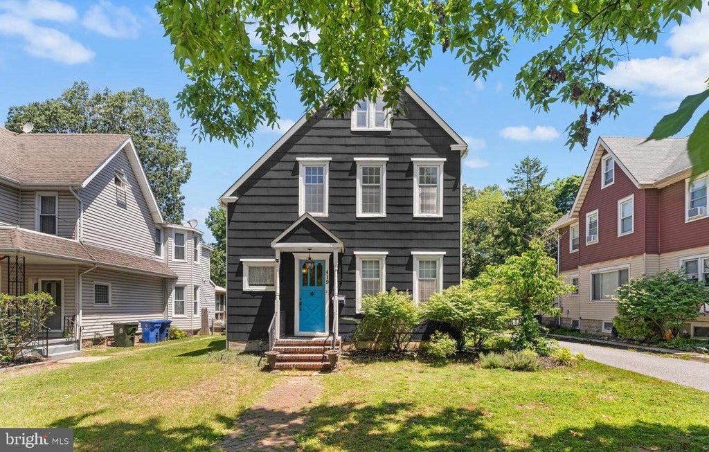 Photo of 419 Elm Avenue, RIVERTON, NJ 08077 (MLS # NJBL2122612)